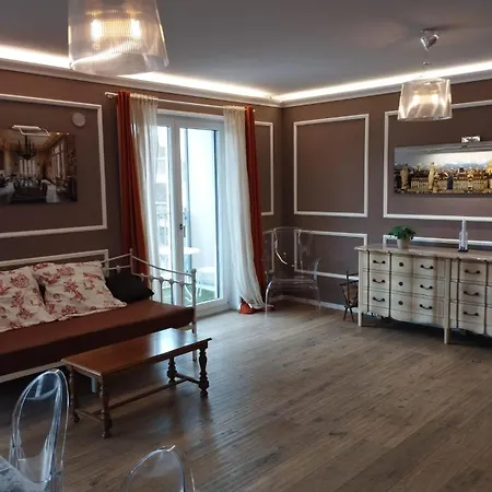 Apartment Amalien 12 Munich