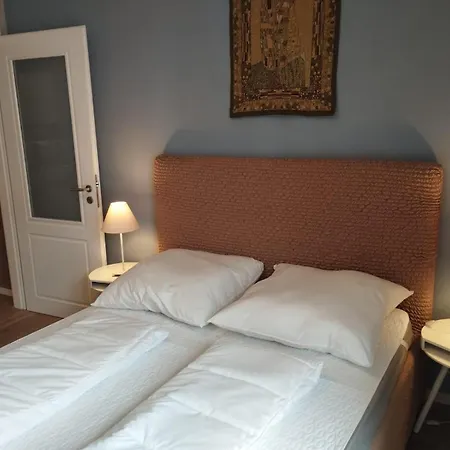 Apartment Amalien 12 *